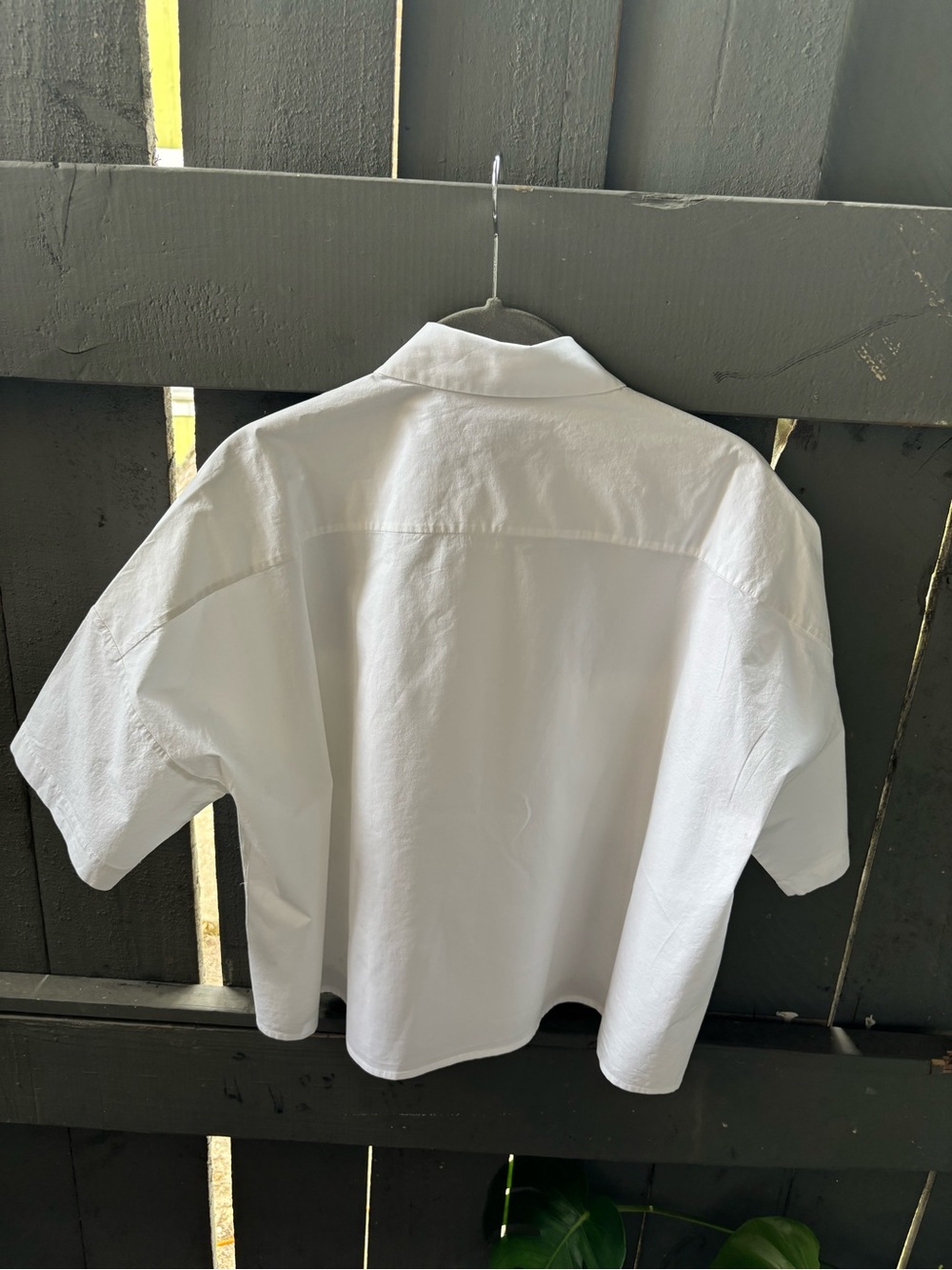 Relaxed White Short-Sleeve Button-Down Shirt - Picture 2 of 4